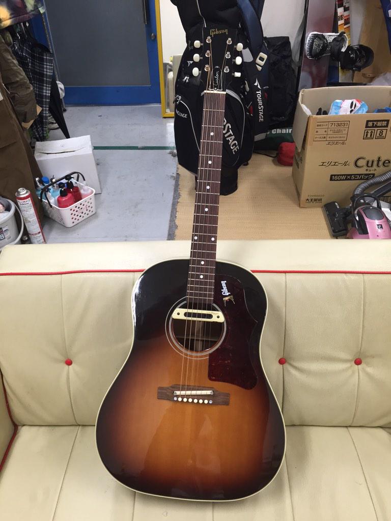 今からスタジオ！
久々のアコギの出番♪