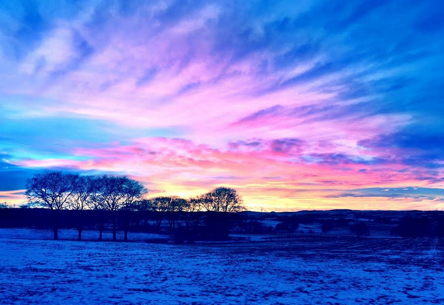 ScotlandNow's tweet photo. In pictures: Scotland treated to a rare lilac and pink sky: http://t.co/2dMFD2qTGJ http://t.co/fq4xeU6HXm