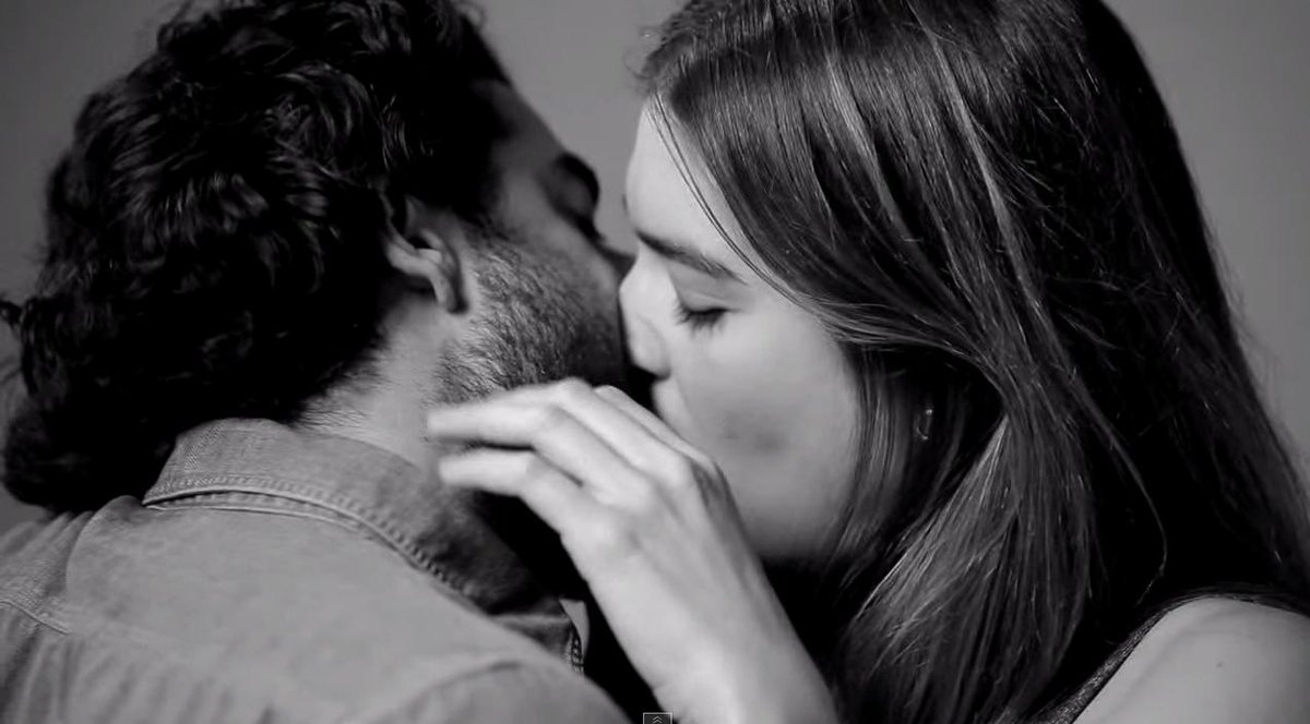 パリピ女子列伝 動画 はじめましてのチュウ T Co Wllwjfjd 男女10組 合計名が初対面でのキス撮影を実践 世界で900万回以上再生されている動画 ファーストキス キス Kiss Love T Co Bnddzogzyl