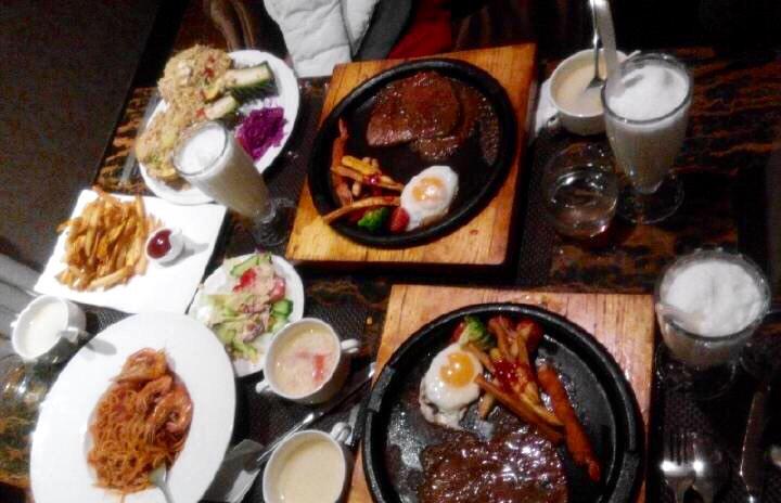 Monkeykuang's tweet photo. Dinner ~~~~~! ( ^ω^ ) http://t.co/EyG366NfIL