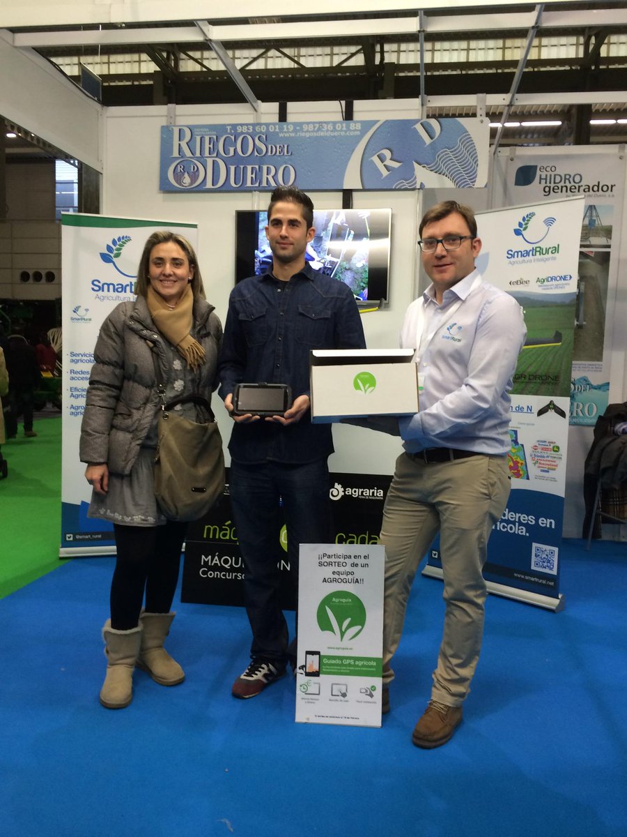 agroguia's tweet photo. Ganador del equipo Agroguía sorteado en el stand de @Smart_Rural, Roberto Menoyo de Siete Iglesias de Trabancos!! http://t.co/ApdJd6Stcy