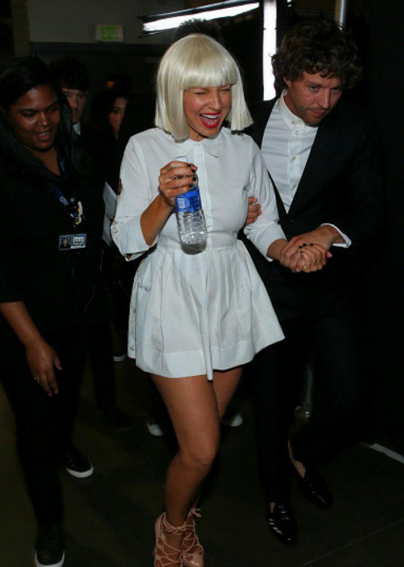 siafurlerloverr's tweet photo. @sia and her husband #eriklang at the #GRAMMYs backstage! 👸✨ 📷 (Feb,8th) http://t.co/GRaqT0ByCS