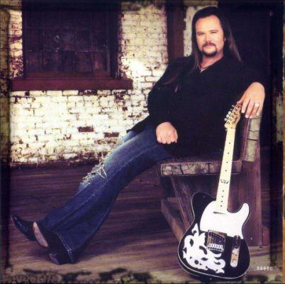 Happy 51st birthday to one of the greatest vocalist EVER Travis Tritt! Happy Birthday! 