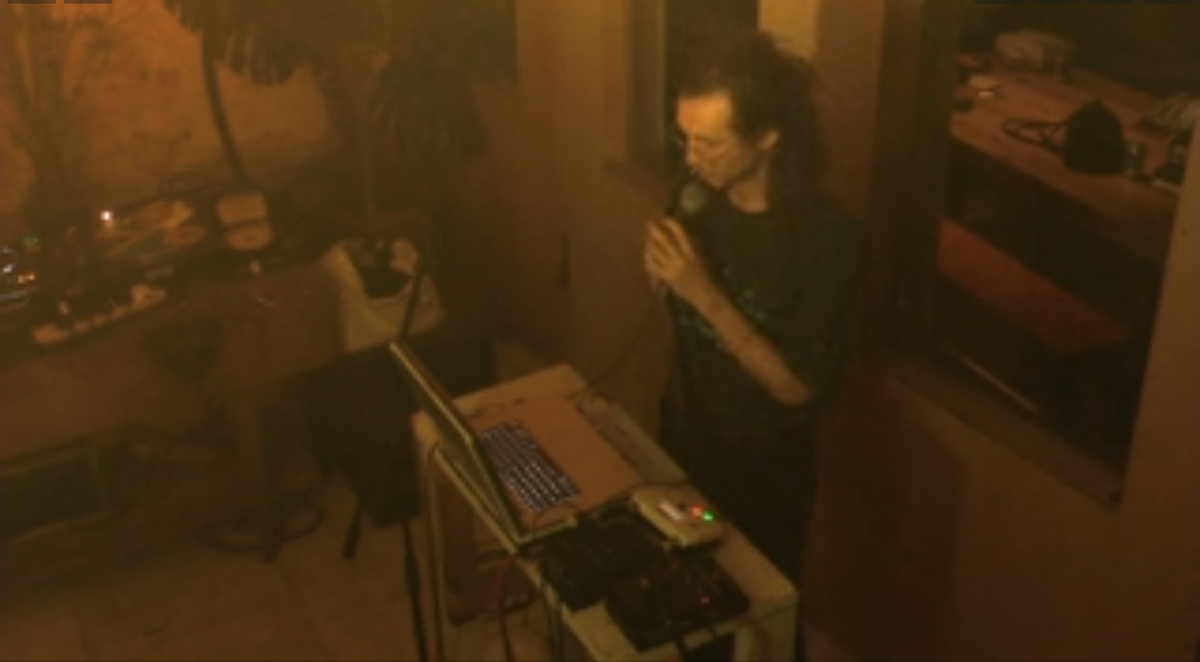 Michael O'Mahony giving us a look into his bizarre musical world at our <a href="/TOPNICE1/">TOP NICE</a> 003 session. boilerroom.tv/recording/mich…