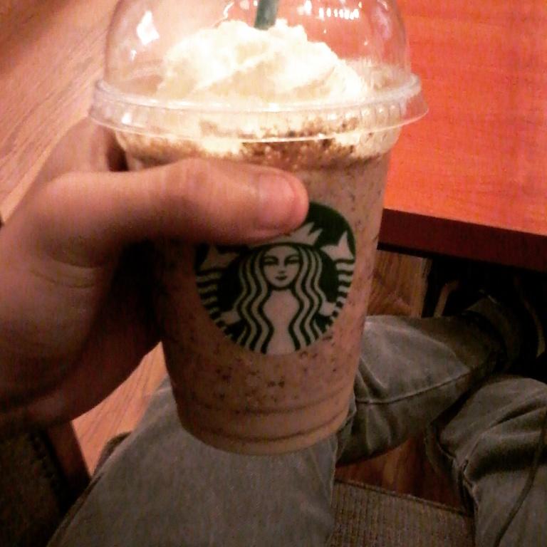 renaltafa's tweet photo. Ke mana2 selalu sendiri ya gabut gini http://t.co/JIMHYh28Yj