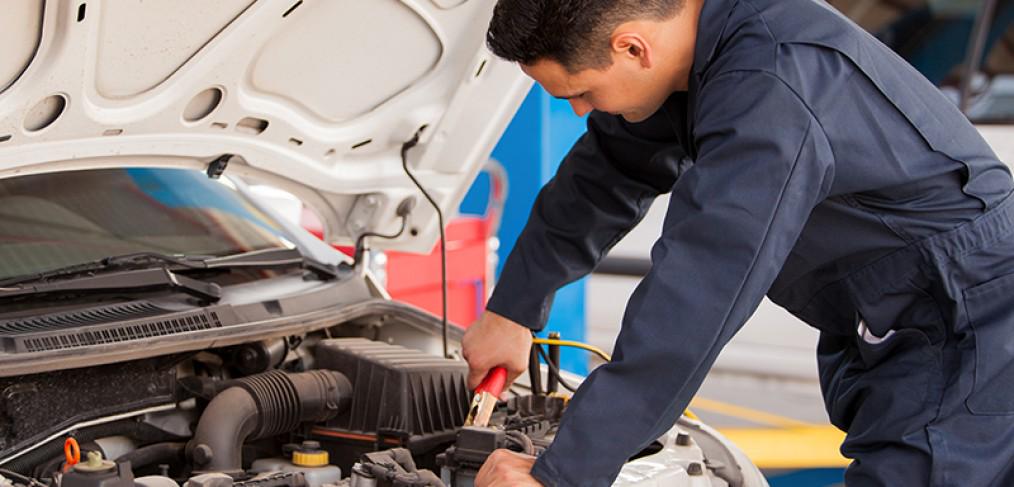 Captain_Drive's tweet image. Décryptons aujourd'hui comment changer sa batterie de voiture. Et on retrousse ses manches ! ► buff.ly/1vzRJpE