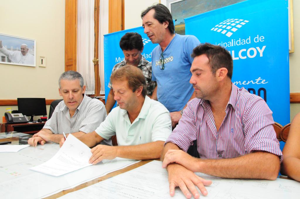 Integrateve's tweet image. Darío Speranza firmó el decreto para llamar a licitación la Terminación del #PolideportivoMunicipal de #Chivilcoy