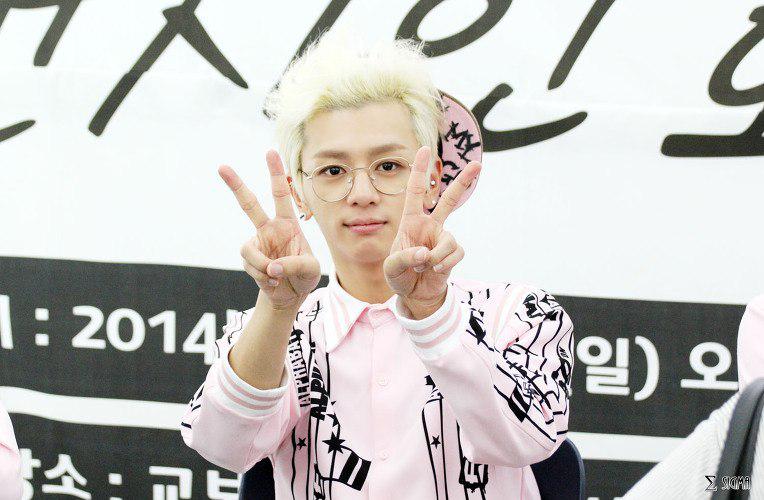 codebrazil's tweet image. 31.08.2014 › C:ODE - Jamsil Fansign

Cr. Sigma

@AlphaBAT_HUN #Codebrazil #Ju #Alphabat