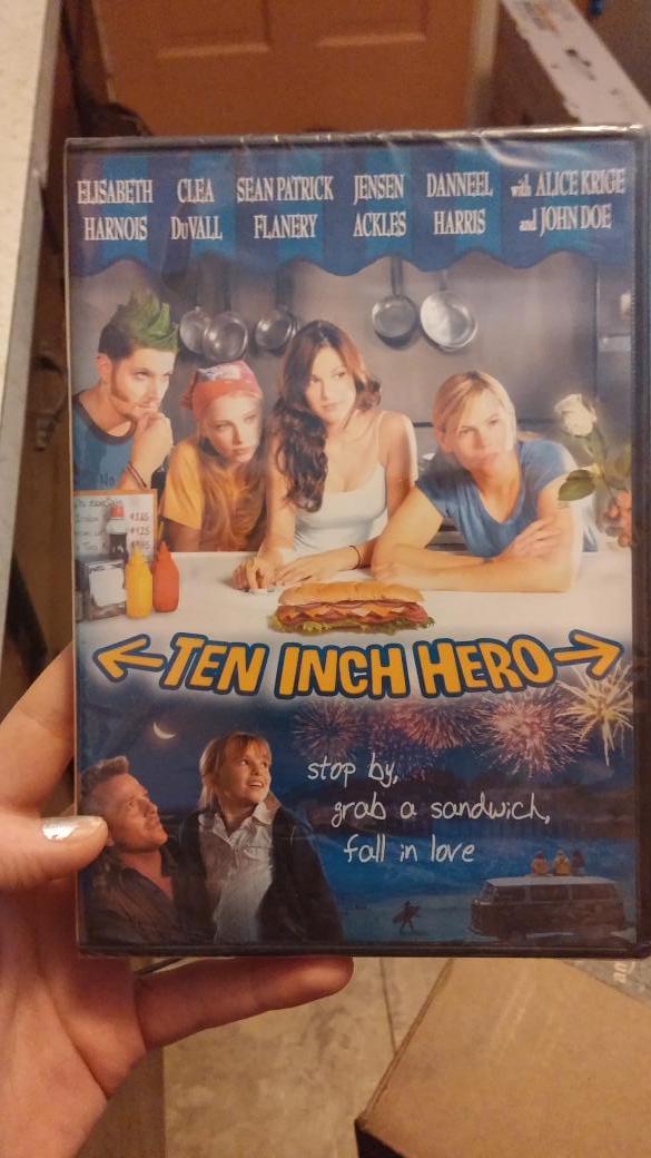 LiLMissKeenie's tweet photo. I am SO excited! @JensenAckles @DanneelHarris #10inchhero #yay #myowncopy #stonerjensen #lovestory http://t.co/Sq5WjAQxcn