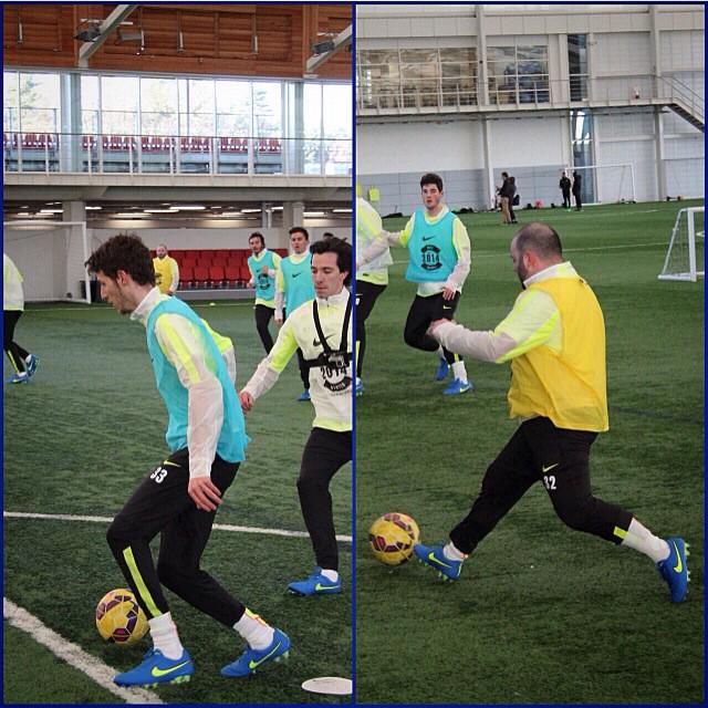 10BRAFootball's tweet photo. In action with the new #Tiempo! ⚽️ @nikefootball - #nike #innovation #highlightpack #test #10bra #football #soccer http://t.co/47NglJuLbP