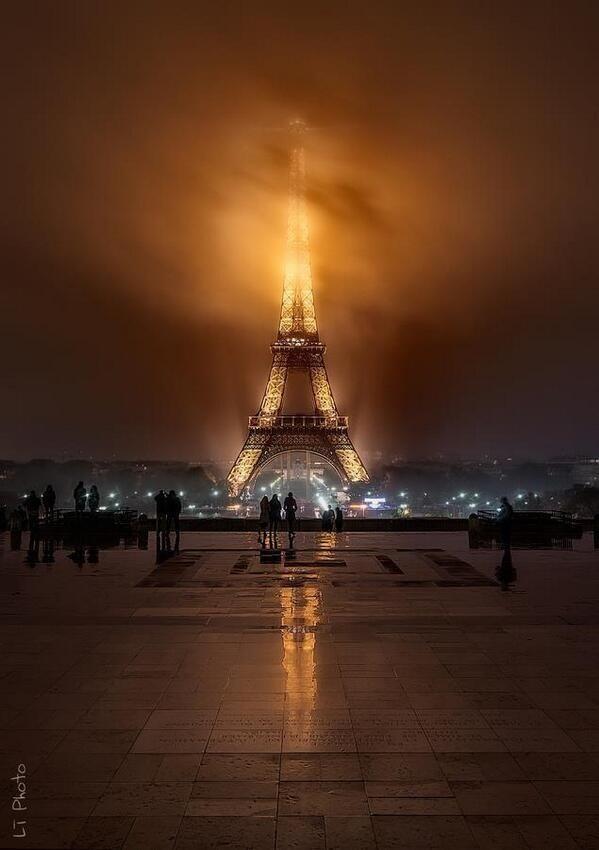 _Paisajes_'s tweet photo. Una maravillosa foto de la Torre Eiffel. http://t.co/RFFKHxWolA