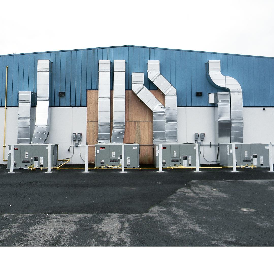 ClimaGrow's tweet photo. 40 TONs Packaged AC/Gas units, enough for 90,000 watts HID #ClimaGrow #cannabiscommunity #weedgram #TopNotchGrow #mmj http://t.co/IvuSBk1gao