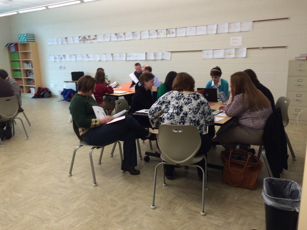 kefreeman2005's tweet photo. High school teachers making sure all students are successful while #learningasone! @LexingtonOne http://t.co/O6zYNVP9wi