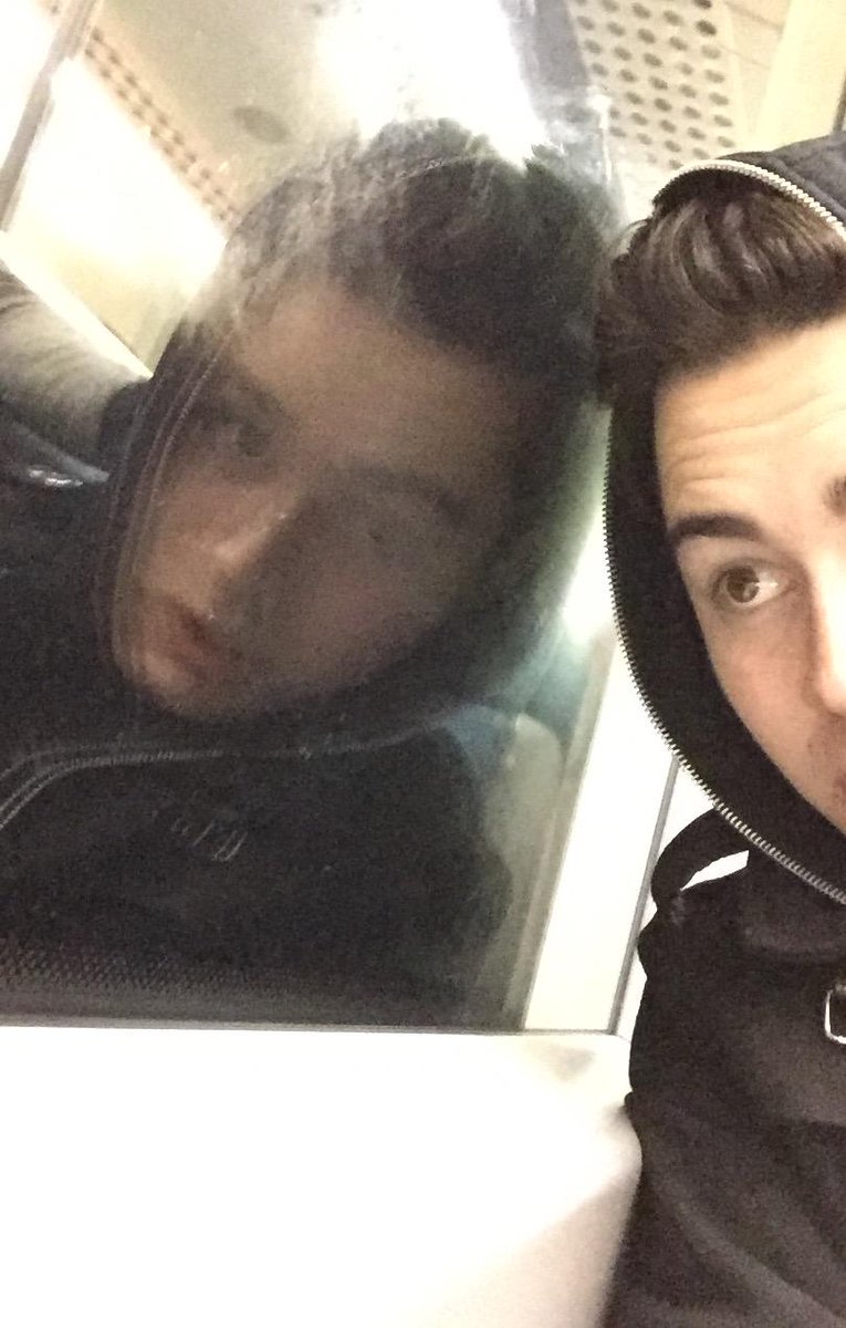 rileymcdonough's tweet photo. Headed to explore London http://t.co/wpdsQ3xKHQ