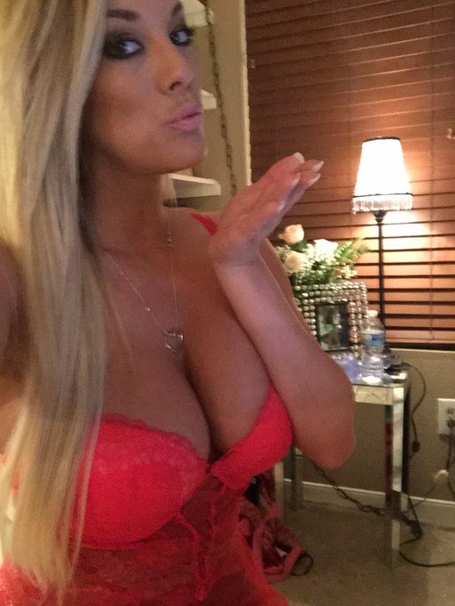I will be on #MyFreeCams for a little afternoon delight around 1:30pm C/ 2:30pm est! 😈 http://t.co/h<a href="/tag/myfreecams"class="tags">#MyFreeCams</a>