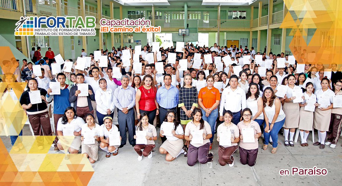 Entrega #IFORTAB constancias de capacitación a alumnos y administrativos de la #PREFECO en #Paraíso <a href="/LesviaLeon/">Lesvia León </a>