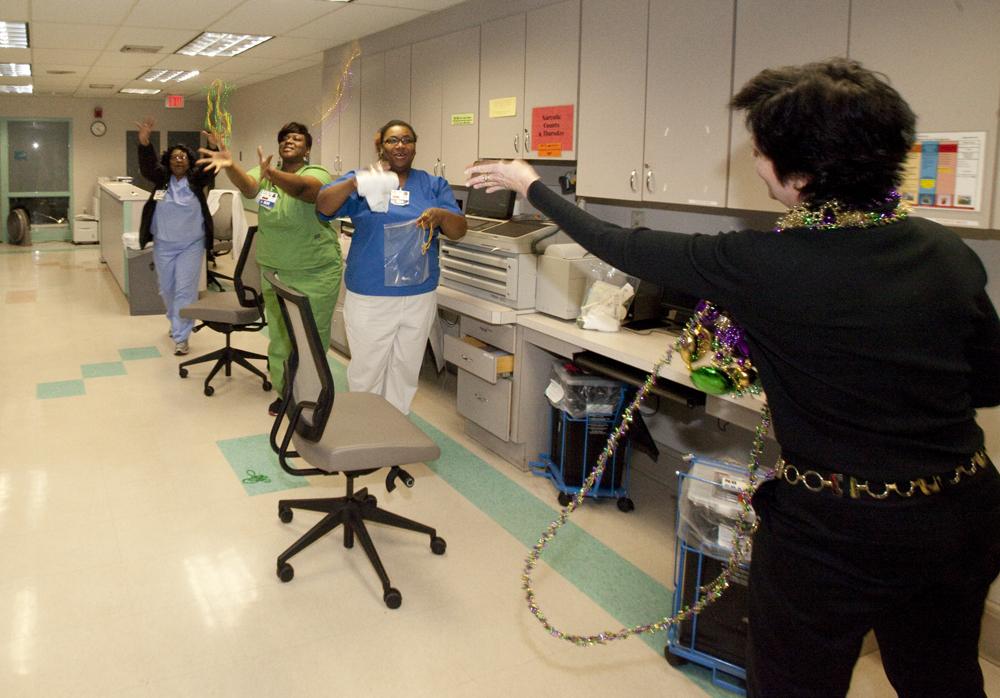 usaunivhospital's tweet image. Check out photos from our #MardiGras2015 parade! ow.ly/J94wh