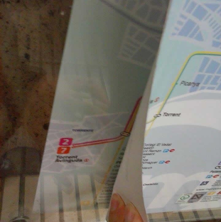Metrovalenshit's tweet photo. ¿Qué escondes @metrovalencia? Sentimos el spoiler... http://t.co/r72c00qoh7