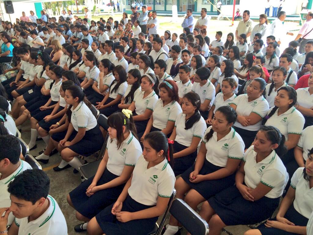 Por 2do. año consecutivo entregamos #librosdetexto gratuitos a estudiantes del subsistema de educación media superior