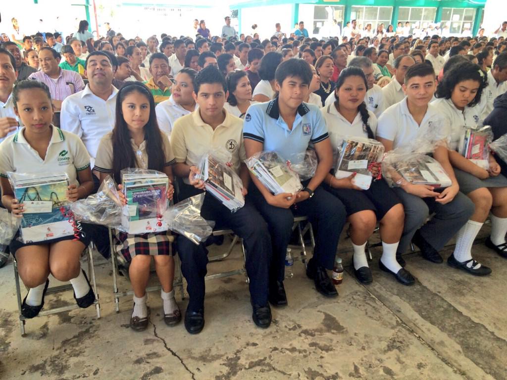 nunezarturo's tweet photo. Por 2do. año consecutivo entregamos #librosdetexto gratuitos a estudiantes del subsistema de educación media superior http://t.co/mpyCFtubhQ