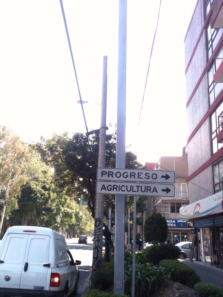 desarrollodelMH's tweet photo. #TeCompartimos Avances de la instalación de cámaras de seguridad (2) en la col. Escandon I, como parte del #PP2014 http://t.co/drCaIw8yyd