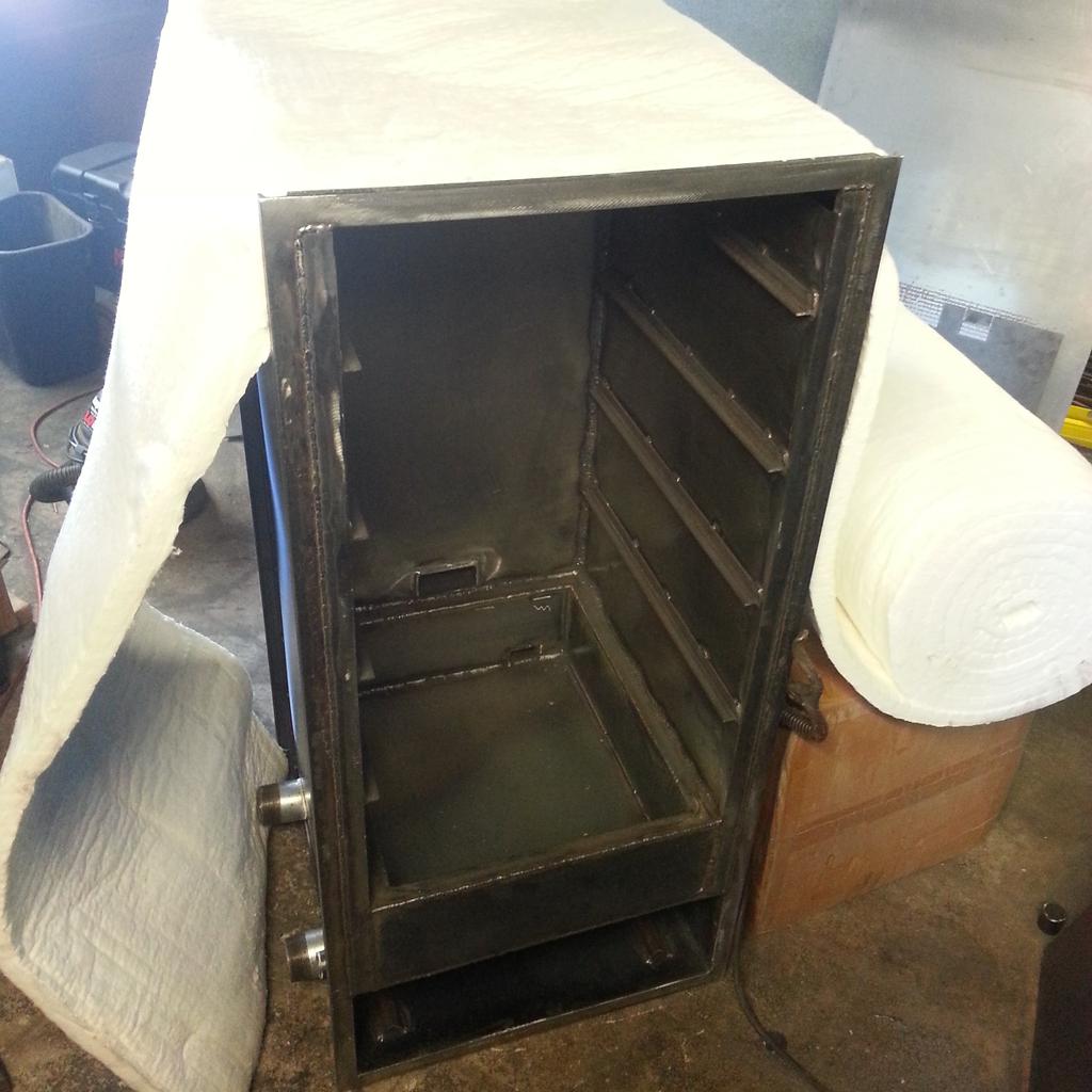 Smokinpetes's tweet image. Ceramic fiber insulation going in #reverseflow #cabinetsmoker #foodtruck #fabrication