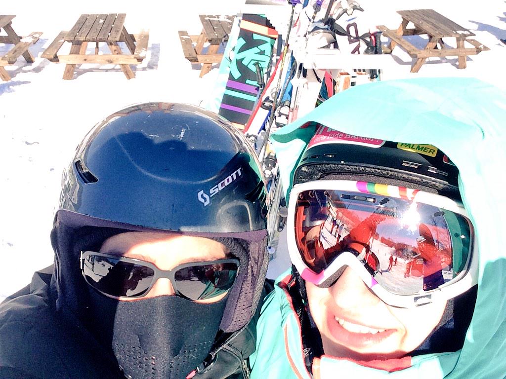 GloriaEstefan's tweet photo. Life gives u lemons,make lemonade.MA gives you snow then SKI,baby! @Keishamaiash &amp; mom ski/snowboard trips rule! XO! http://t.co/G041iFbExw