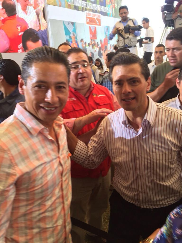 hector_cheng's tweet photo. Hoy asistí a reunión de evaluación @SinHambreMx encabezada por @EPN y @Rosario_Robles_  #SanAndresTuxtla #Minatitlan http://t.co/t5Gsj8G59k