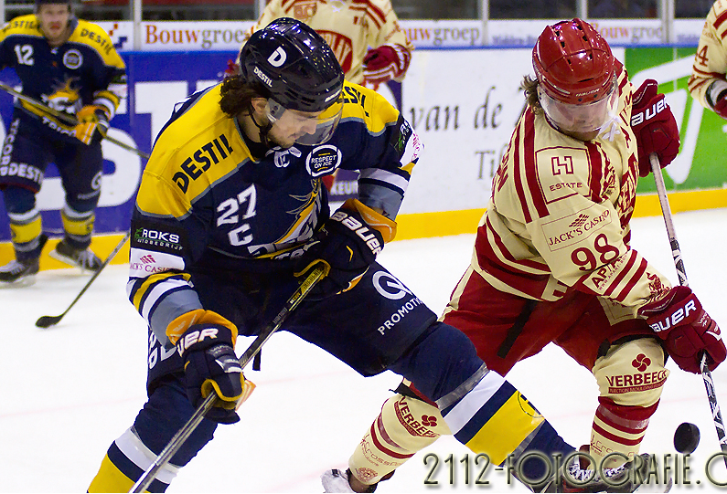 9HockeyMgmt's tweet photo. PHOTOS: 9HM client @tmel89 in action for @ReplayHyc in the @nijberedivisie #IceHockey #IjsHockey #Hockey http://t.co/U6X1BIEHxS