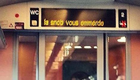 destandaard's tweet photo. Schrijver van ‘NMBS rammelt met uw voeten’ wordt strafrechterlijk vervolgd http://t.co/WZ4EKtKlIB #destandaard http://t.co/aRrLWjyM6X