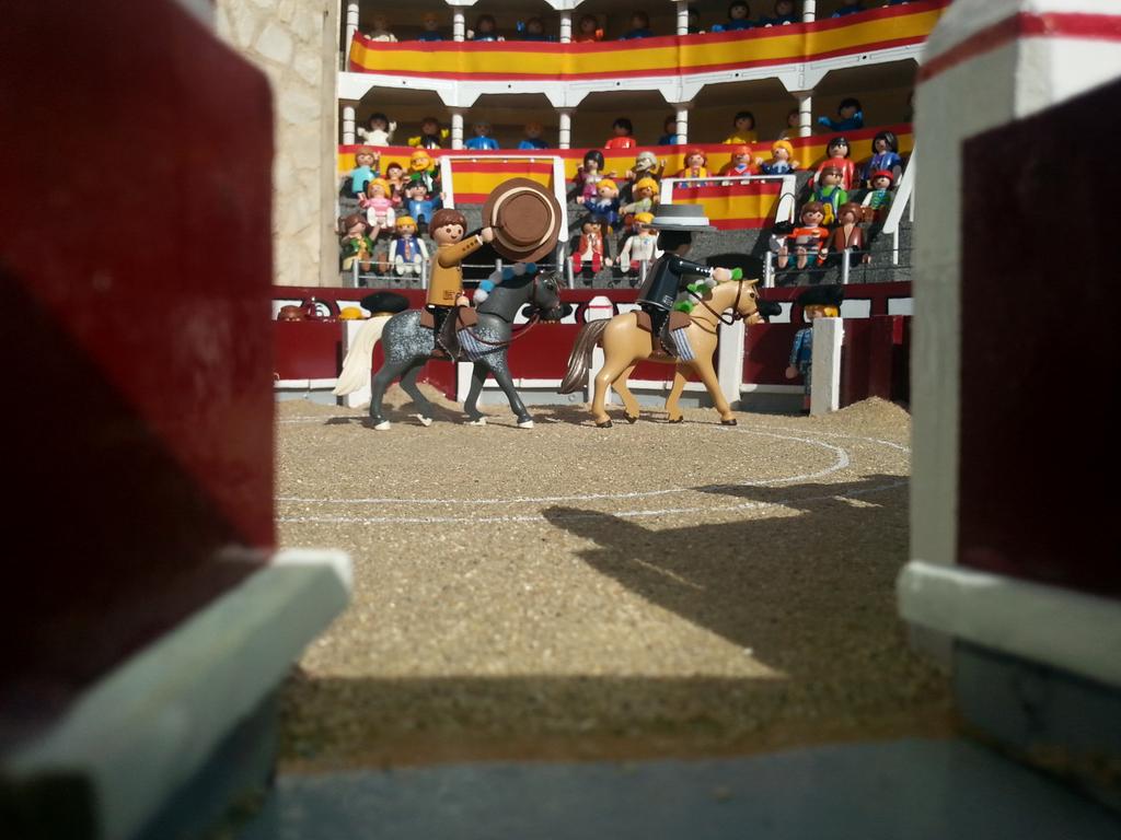playtorero's tweet photo. Todo preparado y grandes rejoneadores como play cartagena y play ventura http://t.co/O4Blck4AHn