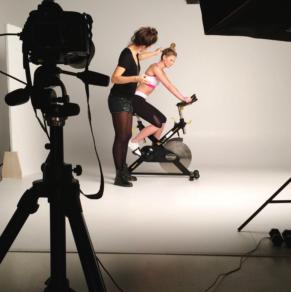 Super leuke shoot met @TheStingNetwork gehad voor hun nieuwe sportcollectie! Soon more on Followfitgirls.com