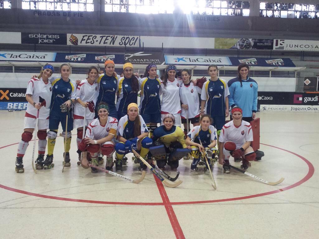 HOCKEY> El sub 16 femenino del <a href="/RivasClub/">CP Rivas las Lagunas</a> ha estado de gira por Cataluña. Fotos con <a href="/vilasanafemeni/">C.P.Vila-sana Femení</a> y <a href="/ReusDeportiu/">Reus Deportiu</a>