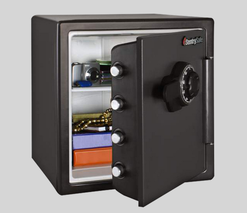 TheAnnMarieJohn's tweet photo. #win a heavy duty combination dial @SentrySafe #MasterLockProtects - Ends 2/26 via @Mail4Rosey http://t.co/Vpe09fnFrF http://t.co/ctC4KXQlp7