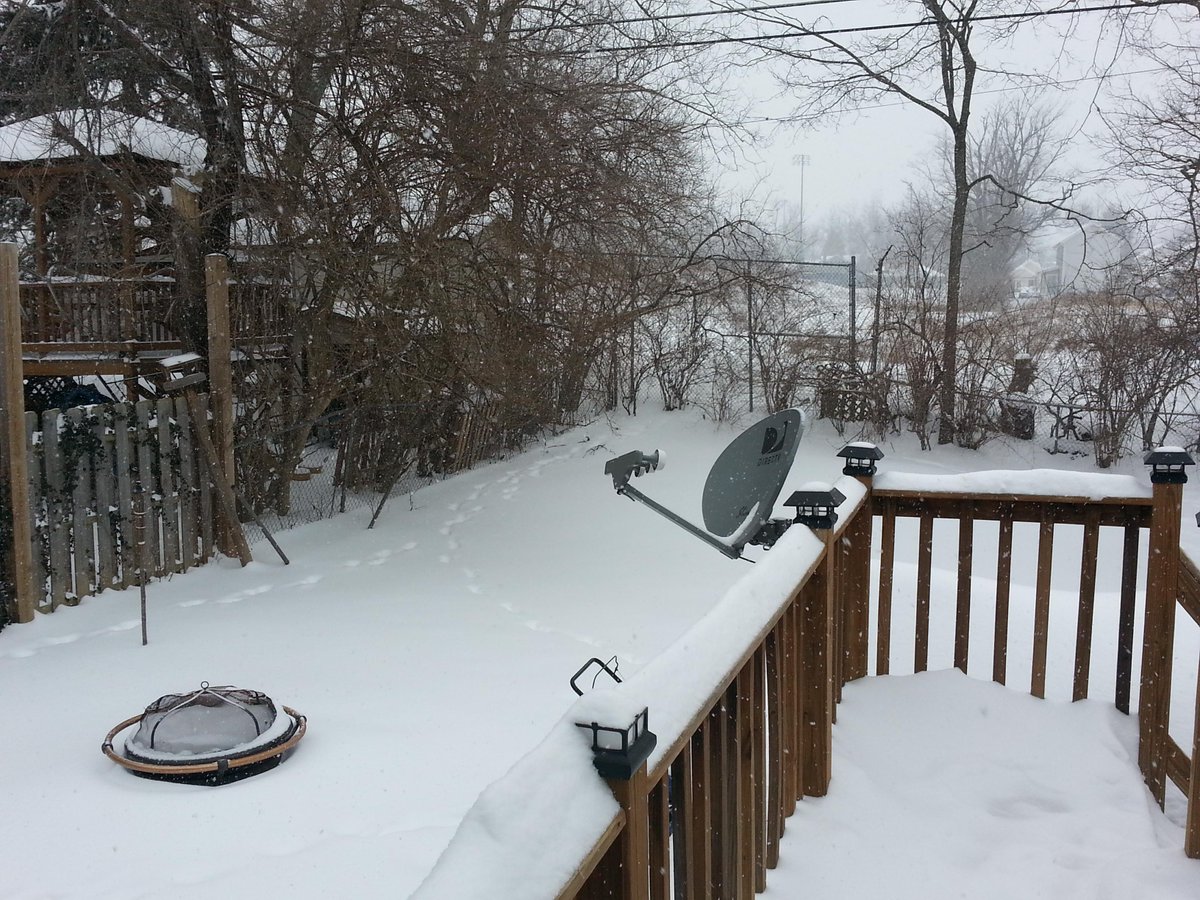 TylerGray_87's tweet image. Snow day in the Bluegrass.. #ShutdownLexington #Octavia #RecordSnowfall @twcMarkElliot  @WKYT