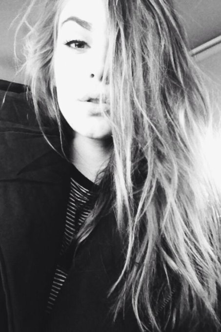 Watch Amberleigh West's leaked NSFW photo on TwXstars