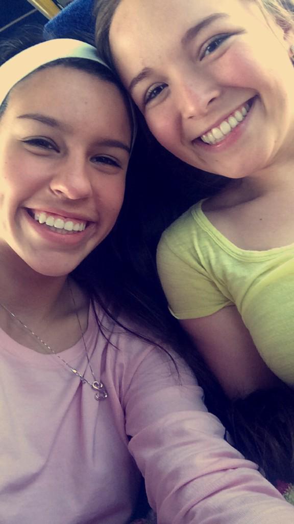 lizzie_cuellar's tweet image. Bus buddies 🚍💖 #laredobound