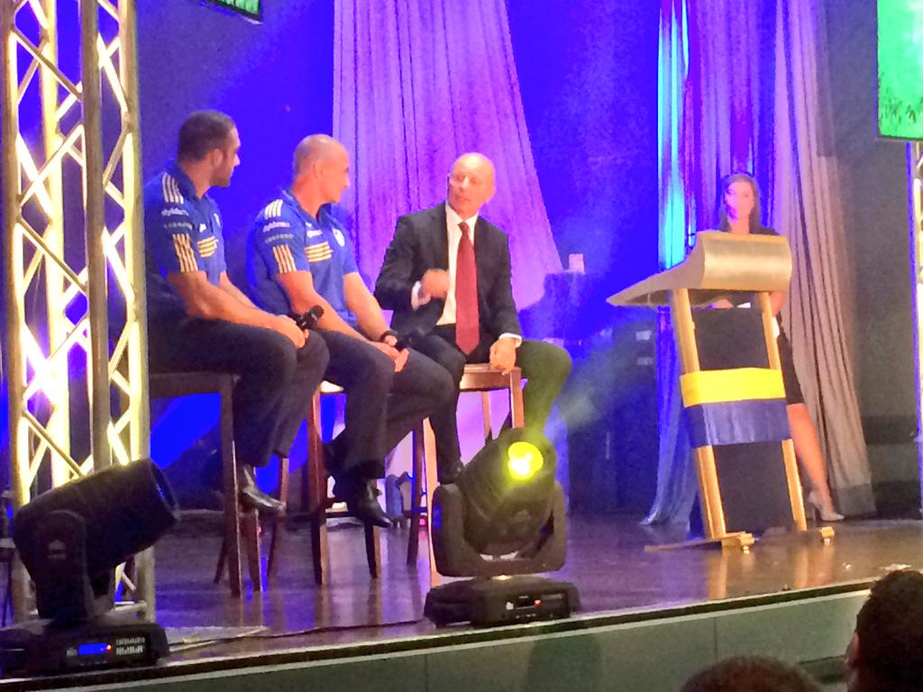 B9_sSmgCAAApTZg.jpg:large