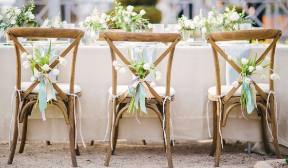 stylemepretty's tweet image. Garden goodness: fresh white petals and pretty decor:
stylemepretty.com/little-black-b… Booth Photographics