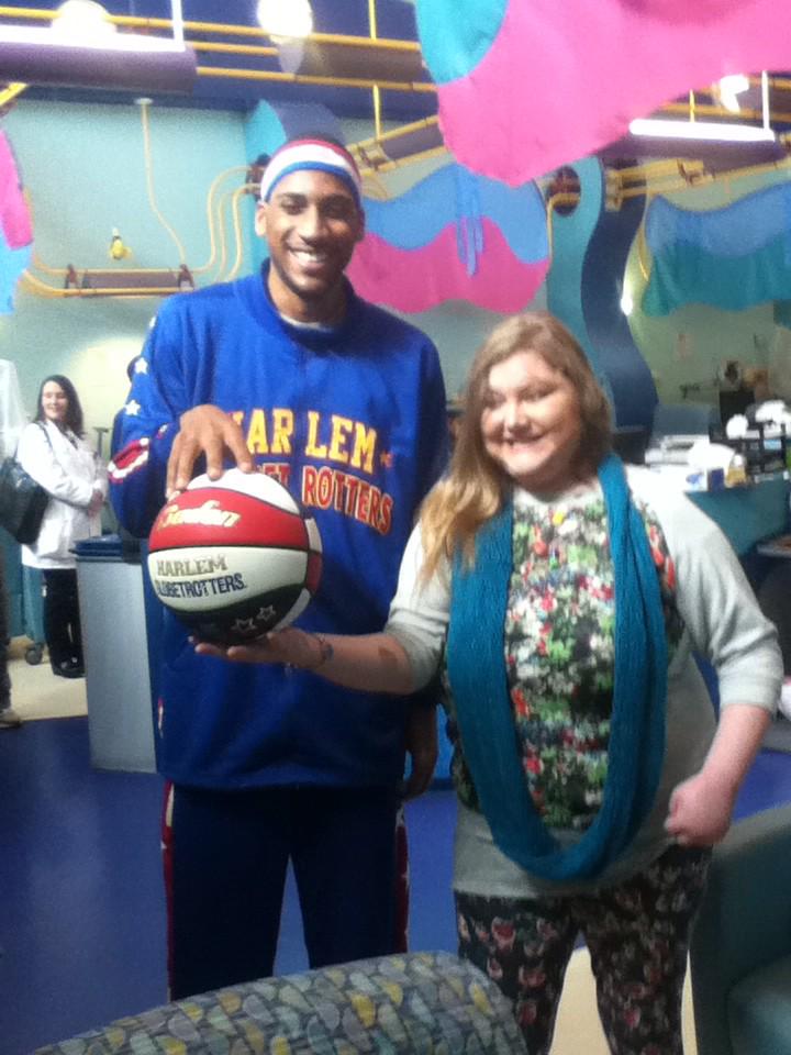 comoha1's tweet image. Yep  just hung out with Zues Mcclerkin a Harlem Globetrotter while getting chemo #be jelly  🏀🏀