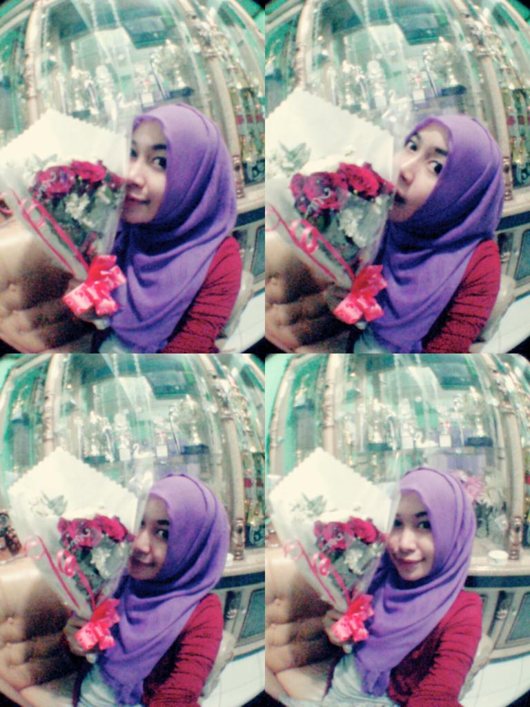 agungriyadi690's tweet photo. Jangan dimakan bunganya"@DinidiniDI: Yah sengganya masih nerima kado walaupun udah kelewat, temen yg baik 😍😚🌹💐 http://t.co/CMllDFViBS"