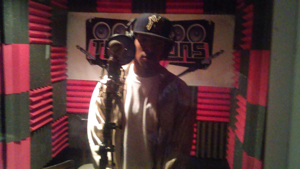 AllahMg's tweet image. Blessing the booth with my presence! ALL FAM ENT! G-HOOD! LIFE AND LOYALTY COMING SOON!