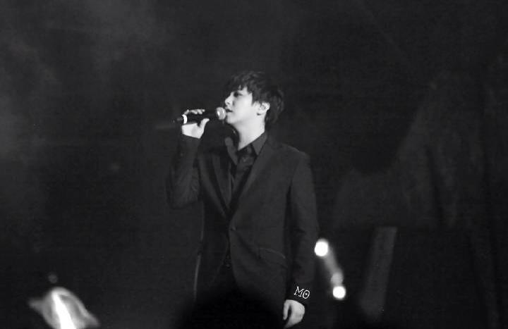 MineAlmostLover's tweet photo. 150207 Super Show 6 in Shanghai - #Sungmin (cre: on pic) (1) http://t.co/Z2UZ0OuKB2