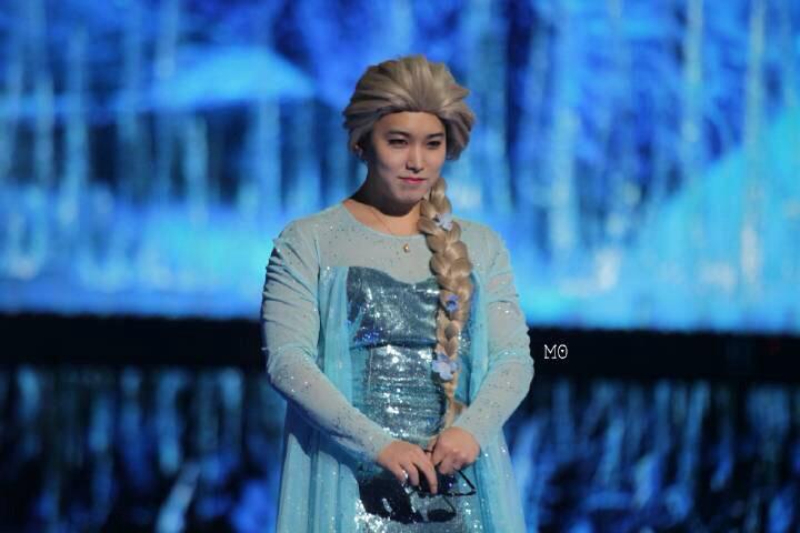 MineAlmostLover's tweet photo. 150207 Super Show 6 in Shanghai - #Sungmin (cre: on pic) (1) http://t.co/Z2UZ0OuKB2