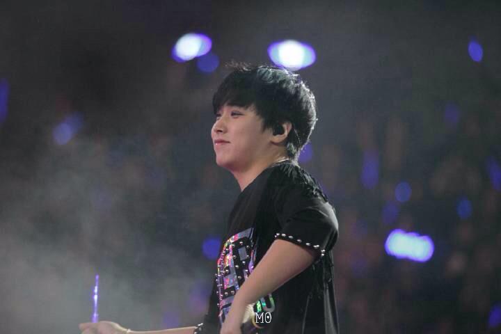 MineAlmostLover's tweet photo. 150207 Super Show 6 in Shanghai - #Sungmin (cre: on pic) (2) http://t.co/dF8xLPhzTa