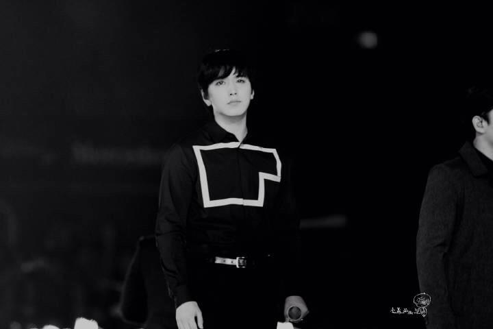 MineAlmostLover's tweet photo. 150207 Super Show 6 in Shanghai - #Sungmin (cre: on pic) (3) http://t.co/fVWWGElJPg