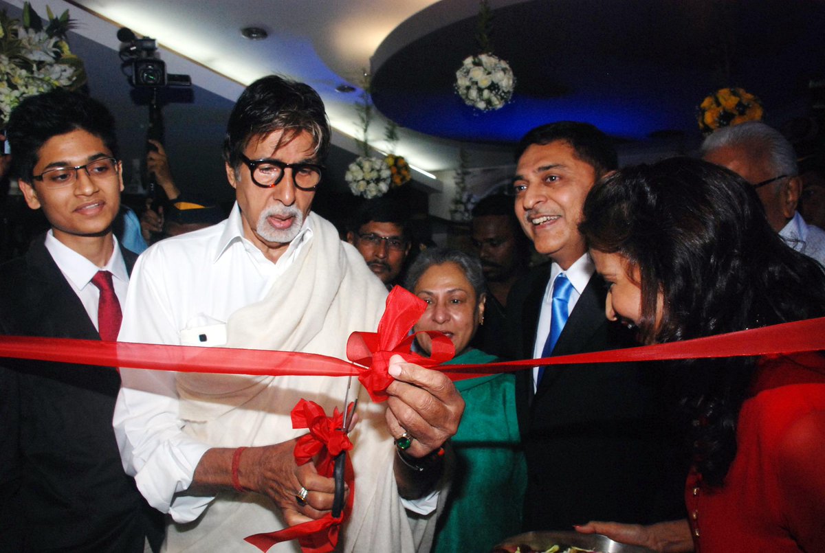 vissioneyes's tweet photo. innovation in the world of futuristic Robotic Cataract Surgery.
Inaugurated By Mr. Amitabh Bachchan http://t.co/sN0YoXbqyR