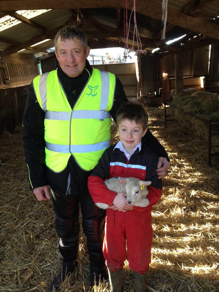 kidneycanceruk's tweet image. With @jon_birchall in Pembridge doing #photoshoot why? All will be revealed @THEJamesWhale @carolvorders #facingup2kc