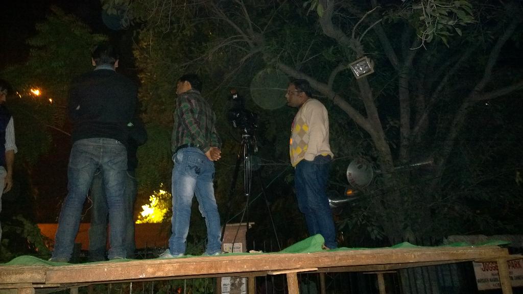 contribution_'s tweet photo. Prep under way for tomorrow's historic event. Even media started camping from now itself at Patel Nagar offc. #AAP AK http://t.co/sWYqRjWI4r