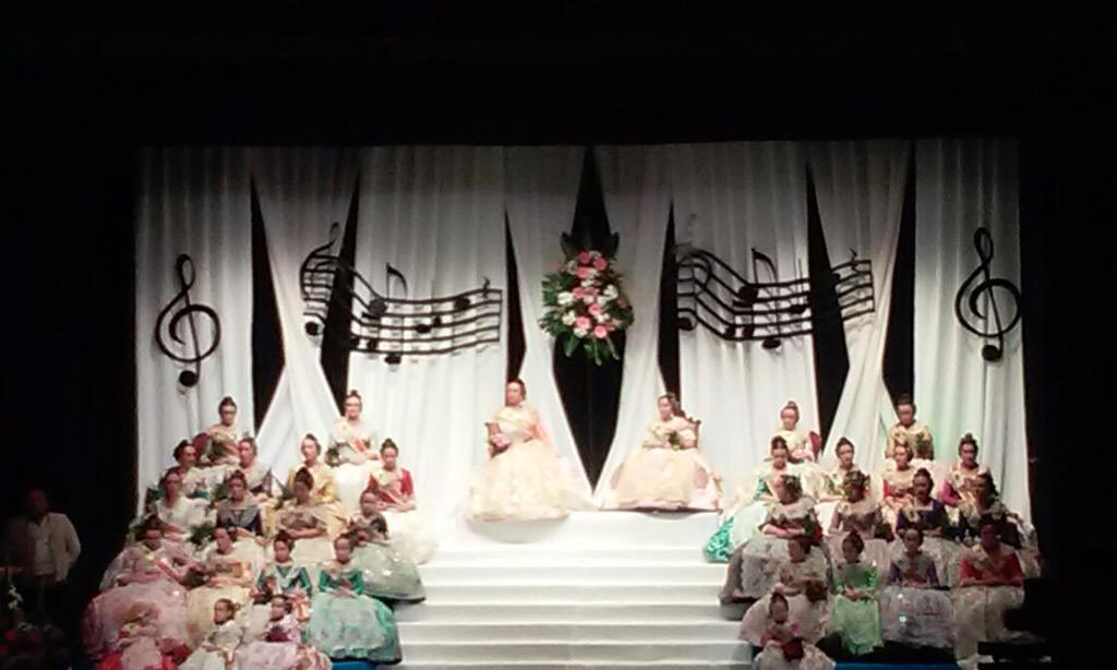 fallarambla's tweet photo. GRAN noche de presentación!!! Gracias a todos!!! #fallasutiel2015 http://t.co/p3vKtNrP0L